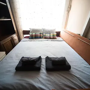 Traditional In Eixample Hostal Barcelona